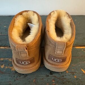Ultra mini Ugg - like new